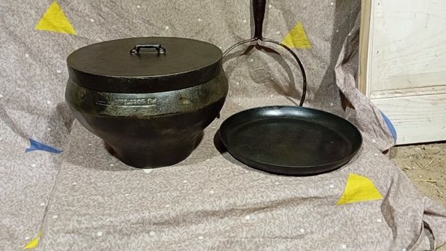 Чугунок чугунный на 8 литров + Крышка Чугунная + Сковорода Чугун + Ухват кованый СССР смотреть онлайн