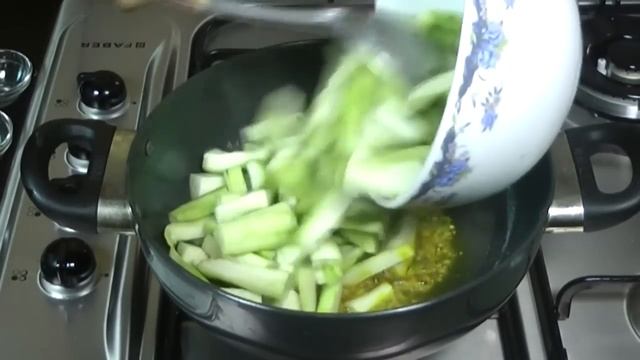 Turai Curry Recipe - Masalewali Turai Sabzi - Tori Ki Sabzi, - Ridged Gourd Curry смотреть онлайн
