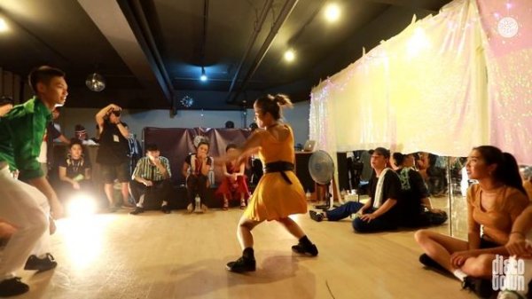 Waacking 1on1 FINAL |小康 vs 映映|20180826 Disco Town Vol.1