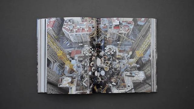 Sagrada Família. Gaudí’s Unfinished Masterpiece / Oscar Riera Ojeda Publishers смотреть онлайн