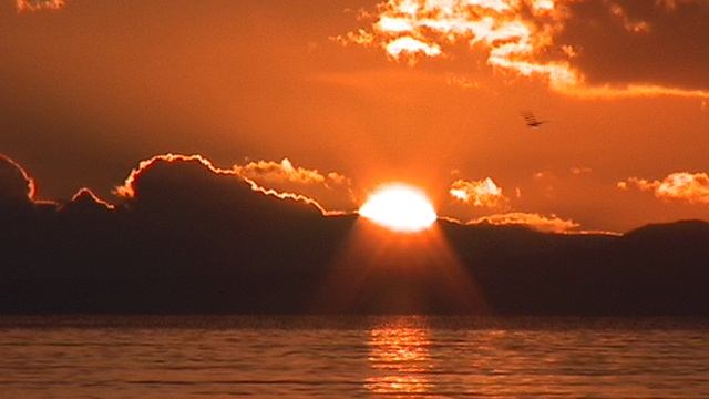 Остров Кунашир. Закат с идущим кораблём_04.58