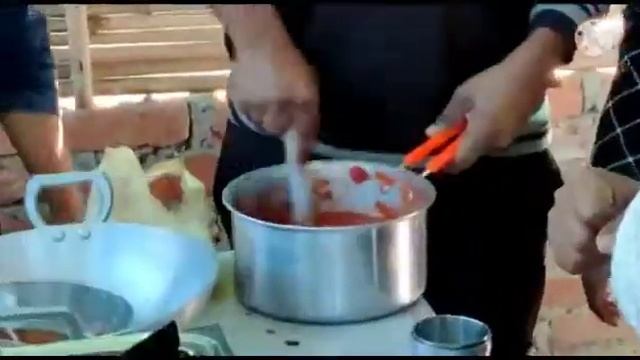 Preparation of homemade tomato ketchup....🍅🍅 смотреть онлайн