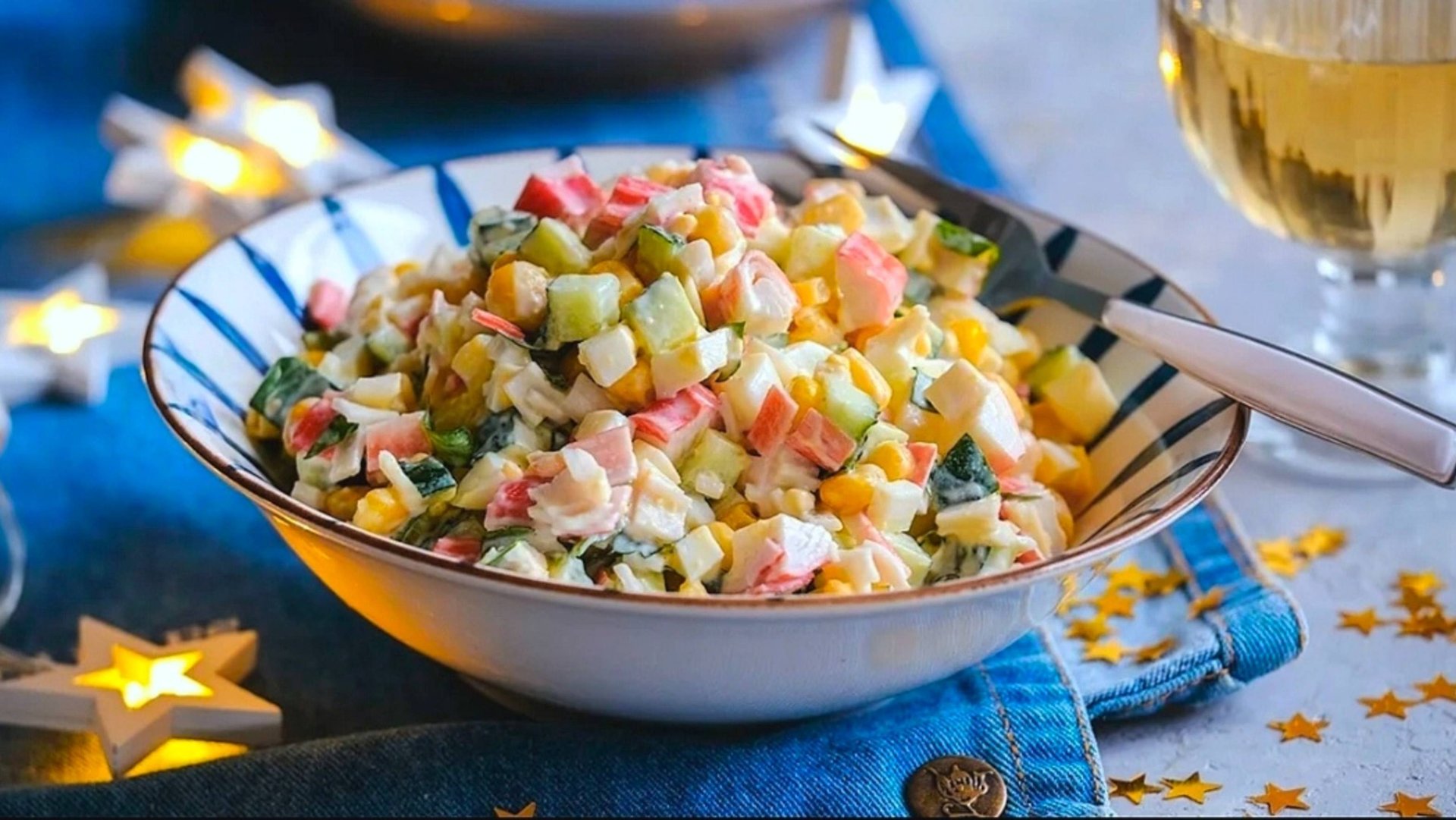 КРАБОВЫЙ САЛАТ С ВКУСНОЙ ЗАПРАВКОЙ смотреть онлайн