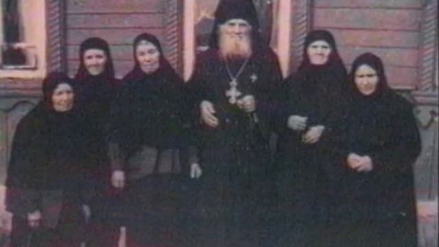 И жили там незаметно.... смотреть онлайн