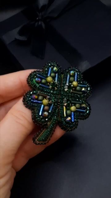 Брошь Клевер Brooch Clover смотреть онлайн