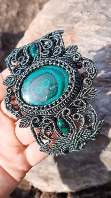 браслет с малахитом и гранатом смотреть онлайн