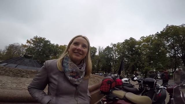 Красотки и мотоциклы. Скутеристка Света на закрытии 2015 от Vespa Club смотреть онлайн