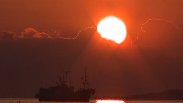 солнце заходит корабль. Кунашир_06.57