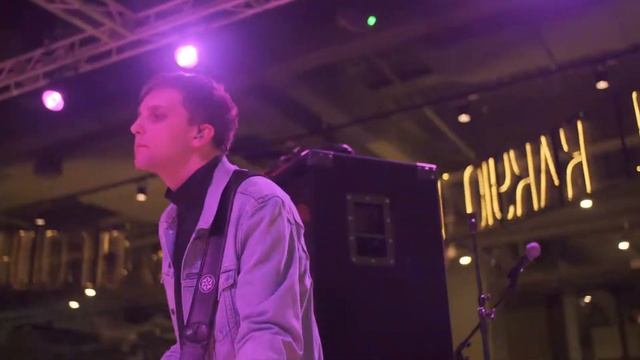 V.Nebo - Под удары капель (live in Grinvich) смотреть онлайн