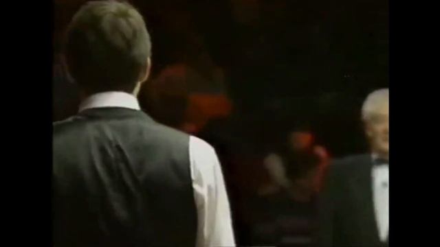 Streaker in 1997 Masters final between Steve Davis and Ronnie O'Sullivan (9.02.1997) смотреть онлайн