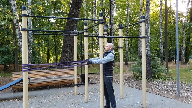 Упражнение для спины с эспандерами