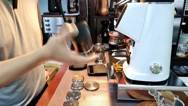 Part 1: Sieving Coffee | 3Bomber | DF64 Cast Burrs смотреть онлайн