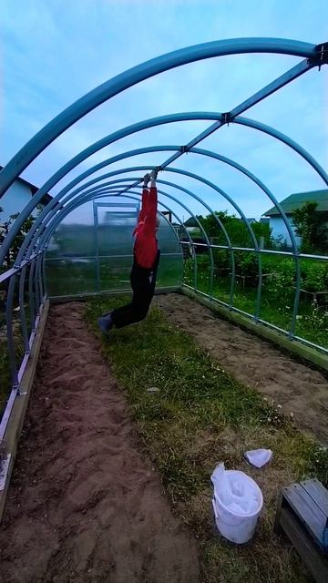 Проверяю прочность теплицы смотреть онлайн