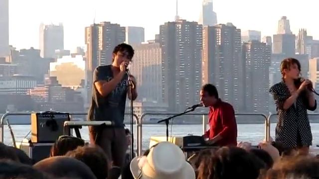 Grizzly Bear and Victoria (Beach House) - Two Weeks @ JellyNYC Pool Party смотреть онлайн