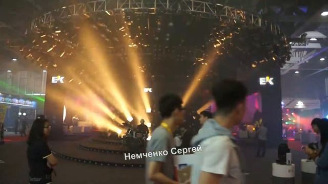 Шоу EK16, Круто Вращающиеся световые головы. 054648 смотреть онлайн