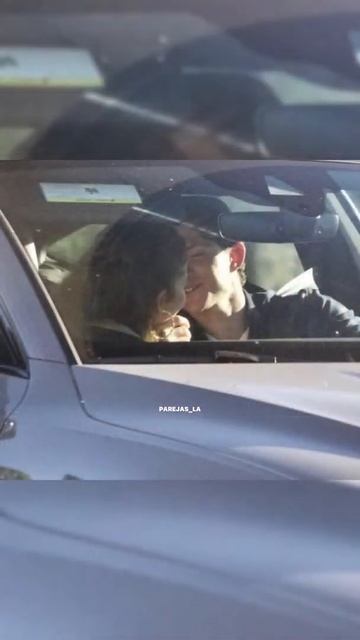 Tom Holland and Zendaya || first official kiss 💓 смотреть онлайн