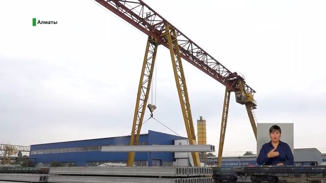 Почетный строитель: Людмила Хвостова трудится на заводе мостовых конструкций около 40 лет смотреть онлайн