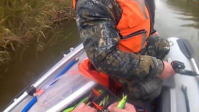 Троллинг в узкой протоке или на маленькой речке!!! База Каралат. смотреть онлайн