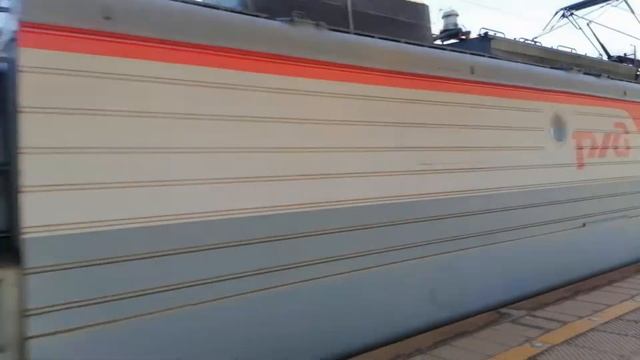 Электропоезд ВЛ10У-1005, на станции опалиха. смотреть онлайн