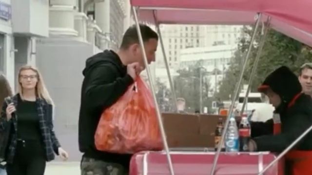 Помогаю бабушкам: скупил всё смотреть онлайн