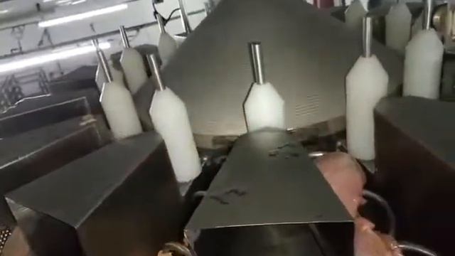 Фасовка курятины по 5 кг на мультиголовочном дозаторе со шнеками смотреть онлайн