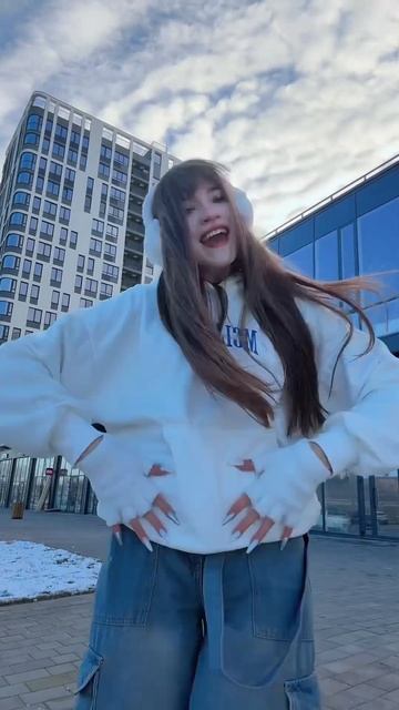 А вы стесняетесь одни снимать видео на улице? #рекомендации #tiktok #тренды #тренды смотреть онлайн