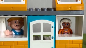 Где же наша Тома?
Запускаем речь ребенка с LEGO.