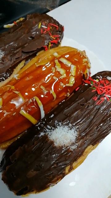 اكلير  بالشكولاته والكراميل