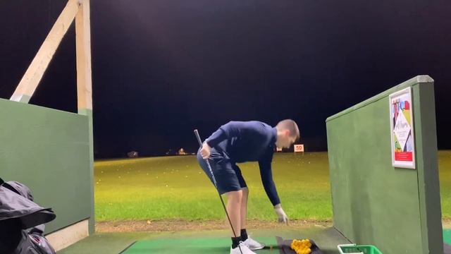 Bad Golfer Practising Driver Swing..... смотреть онлайн