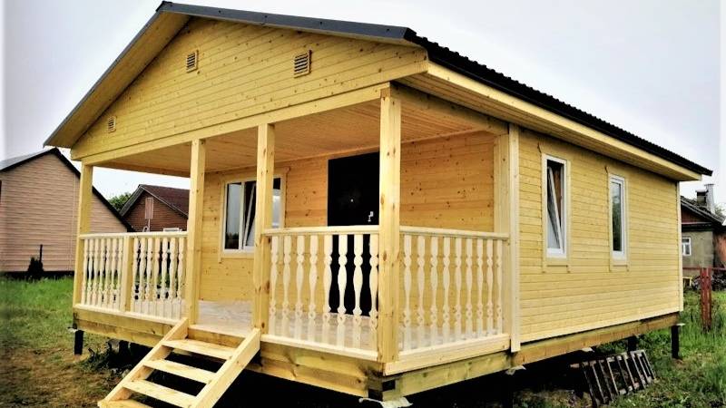 Плотник без топора, что изба без угла! Одноэтажная каркасная баня 6х8 с террасой под общей кровлей смотреть онлайн