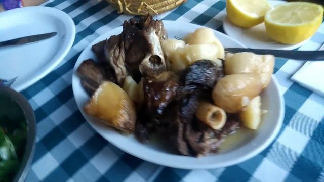 Клефтико в ресторане Militzis Ларнака Кипр / Kleftiko In The Restaurant Militzis Larnaca Cyprus