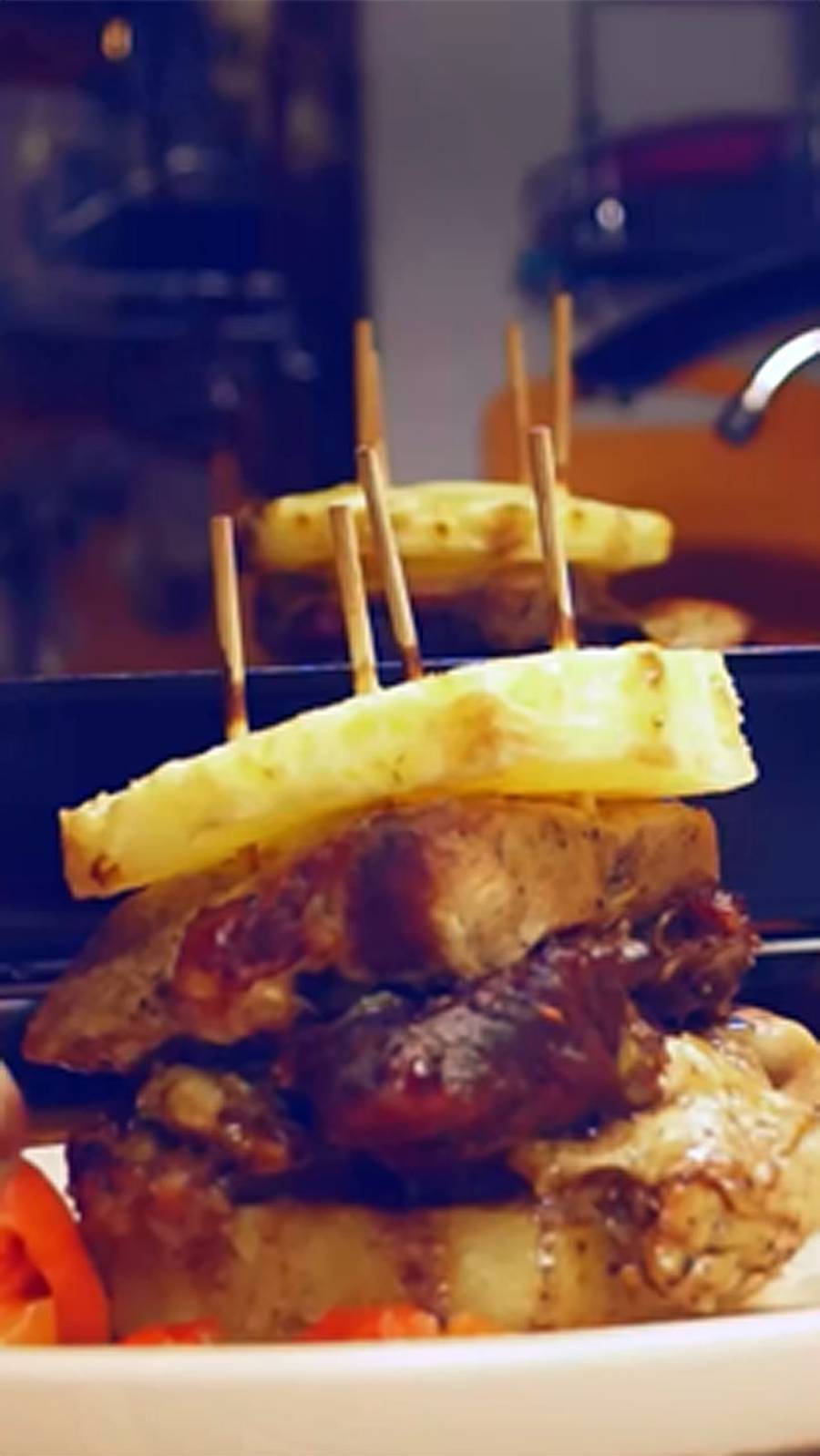 Слойка мясная с ананасом на праздник клип. Мальковский Вадим смотреть онлайн