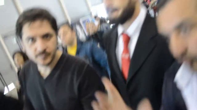 David di Donatello 2016 vince Gabriele Mainetti saluta i fans di Lo chiamavano Jeeg Robot смотреть онлайн