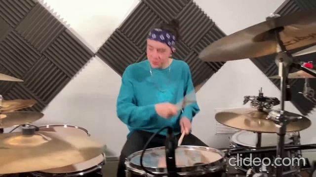 Avril Lavigne - Weirdo ( drum cover ) смотреть онлайн