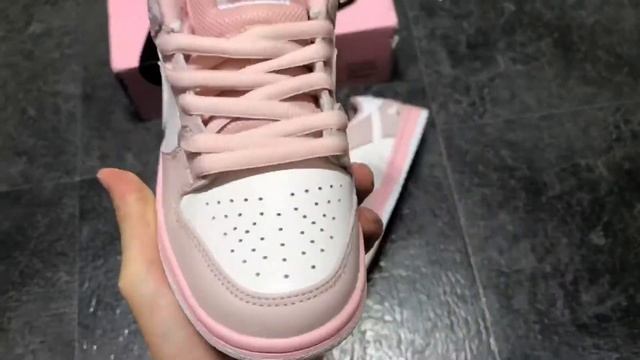 Nike SB Dunk Pigeon смотреть онлайн