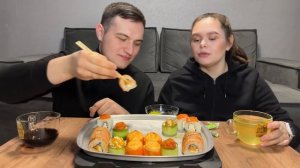 🍣МУКБАНГ РОЛЛЫ СУШИ | ИСТОРИЯ НАШЕГО ЗНАКОМСТВА👩🏻❤️👨🏻