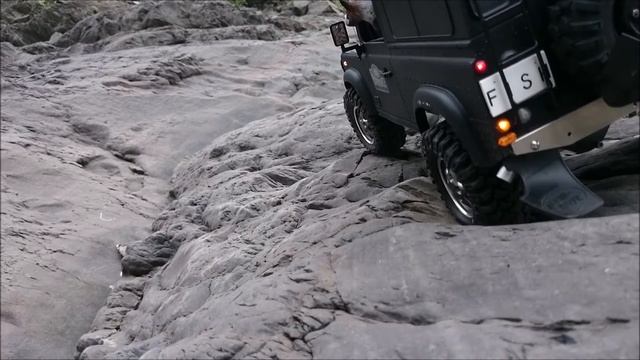 Land Rover Defender D90 Off-road on the rocks in Taiwan смотреть онлайн