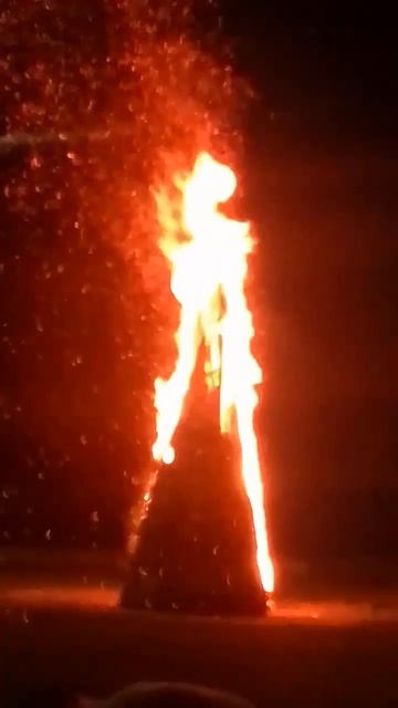 я и мой прощайный костёр. Пока лагерь🥰 смотреть онлайн