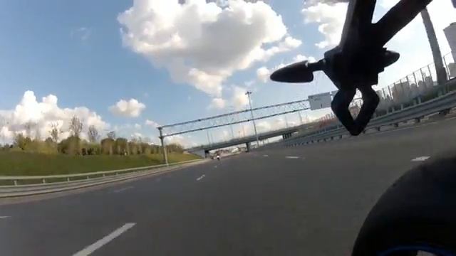 Что быстрее BMW S1000RR или Yamaha YZF-R1 (в драг-рейсинг)? Скоростной тест с ходу от 60 до 260 км/ч смотреть онлайн