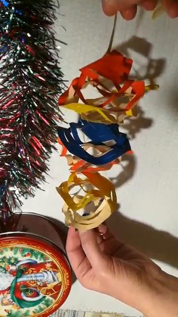 Новогодние гирлянды из бумаги #новогодниегирлянды#Новыйгод2024 год#каксделатьгирлянду#игрушки#елка