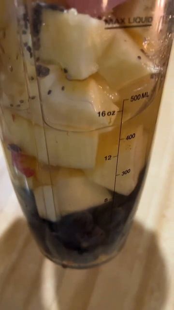 Fruit Smoothie with Herbs & Sea Moss Ice Cubes 🤤 #explore #smoothie #fruits #herbs #fyp #viral смотреть онлайн