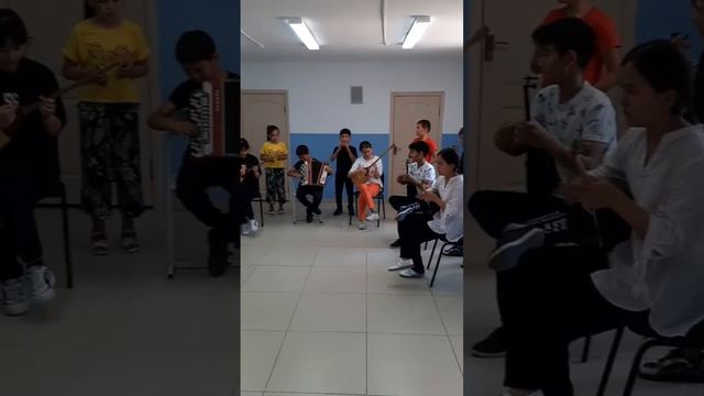 Балалар ансамблі, Абай ауылы саз мектебі. Н.Тілендиев "Ата толғауы" смотреть онлайн