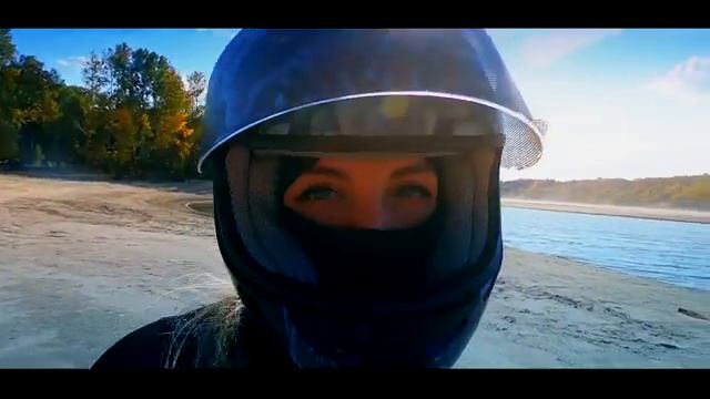 МотоБикини|Девушка в ТРУСИКАХ на СПОРТБАЙКЕ|Мотосвидание смотреть онлайн