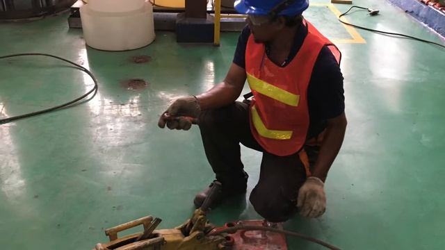 Good Year Bosch Boiler 12 tons moving to boiler room 2016 смотреть онлайн