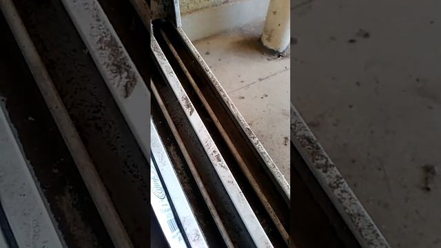 How to Clean Sliding Window Track Without Vacuum Cleaner | Easy Way To Clean Sliding Door Tracks смотреть онлайн