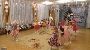Танец хлопушек в детском саде. Новогодний утренник 2020