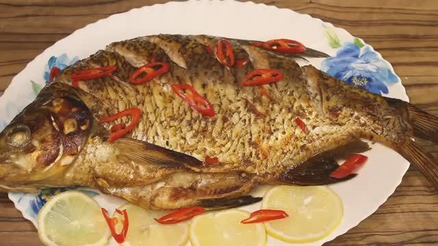 Рыба запеченная в духовке. Лещ на праздничный стол. Рецепт маринада. смотреть онлайн