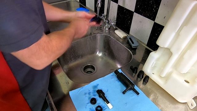 Refurbishing the Windscreen Washer Reservoir, Pumps and Sensor in an Aston Martin DB9 смотреть онлайн