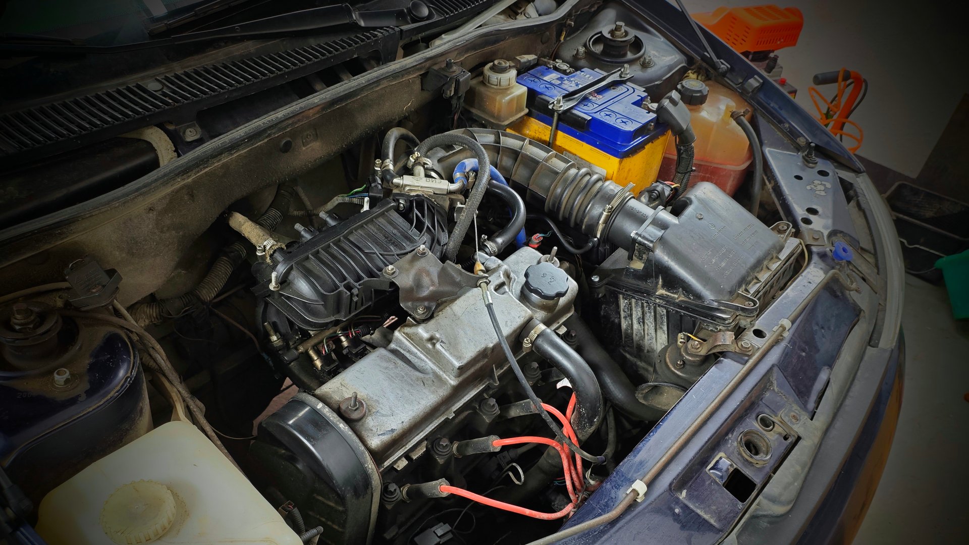 Расположение датчиков Ваз на 8ми клапанном двигателе .