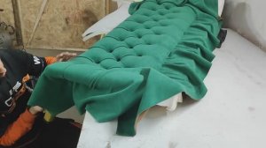 Подробно о обивке спинки в каретную стяжку. Как сделать спинку в каретной стяжке. Спинка диванчика (